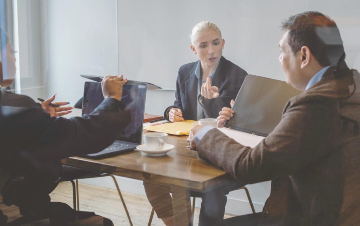 Team cybe-rorbitstack durante analisi processi aziendali